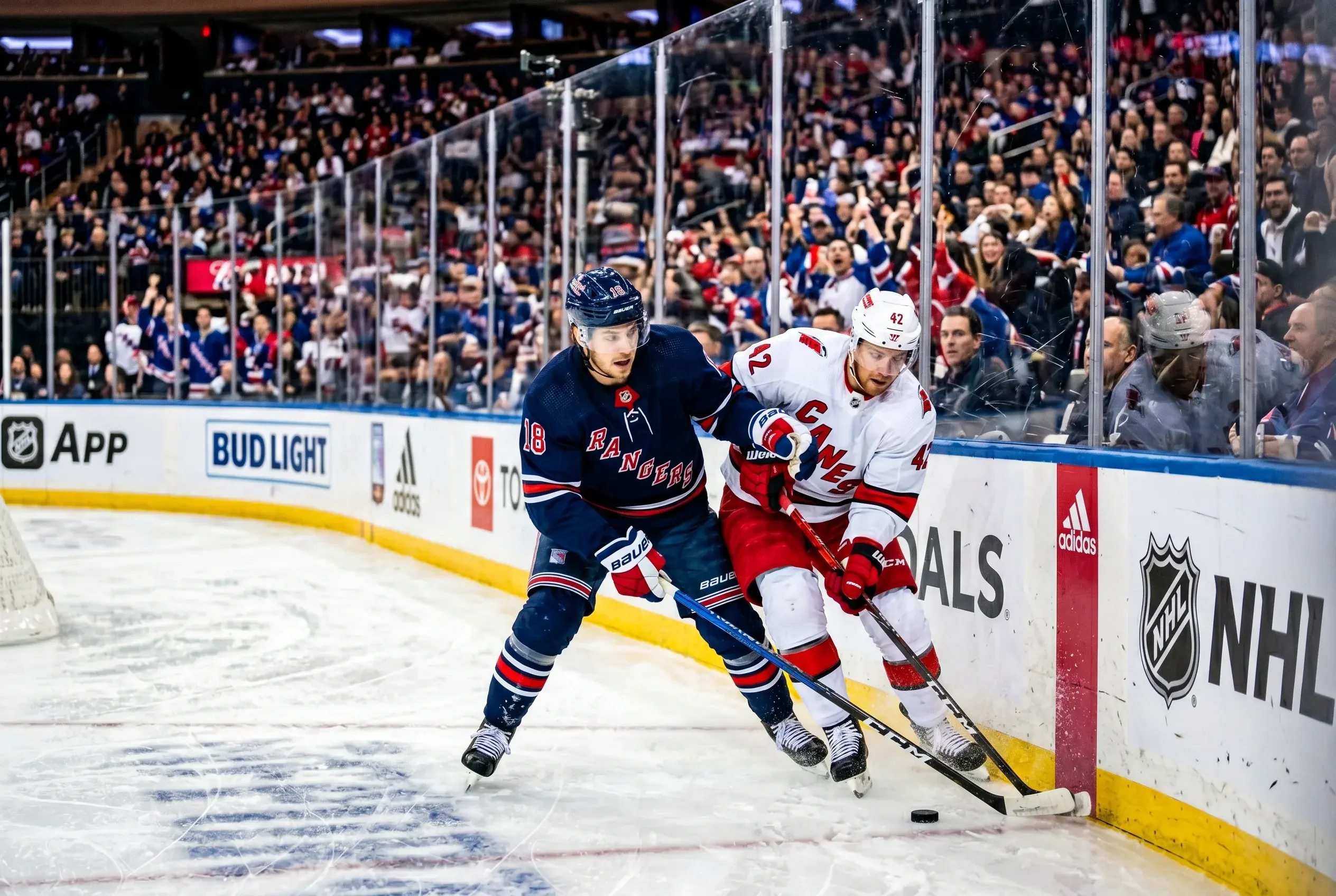 Apuestas en vivo en la NHL con estrategia y mercados in-play de hockey